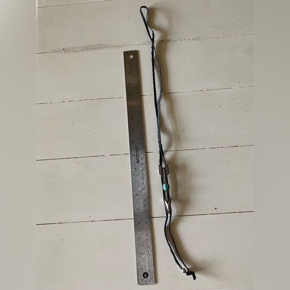 Arrow leather bolo tie